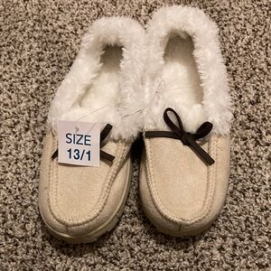 Size 13/1 Faux fur scream slippers with hard soles